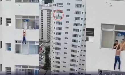 Mulher escorrega e fica pendurada em prédio ao tentar limpar janela