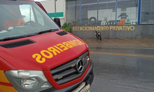 Pista molhada causa acidente com motociclista no bairro Mangabeiras, em Formiga