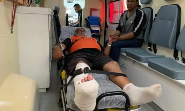 Presidente do Atlético visita fotógrafo atingido por explosivo e oferece apoio
