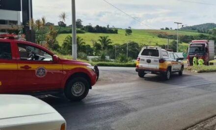 Motociclista morre em acidente com caminhão no trevo de Guaxupé, MG