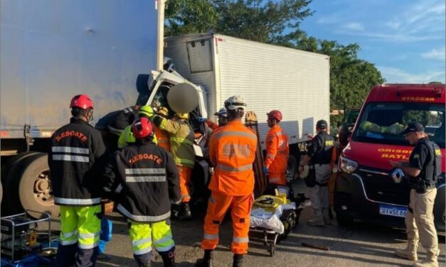 Motorista fica ferido em acidente na BR-381