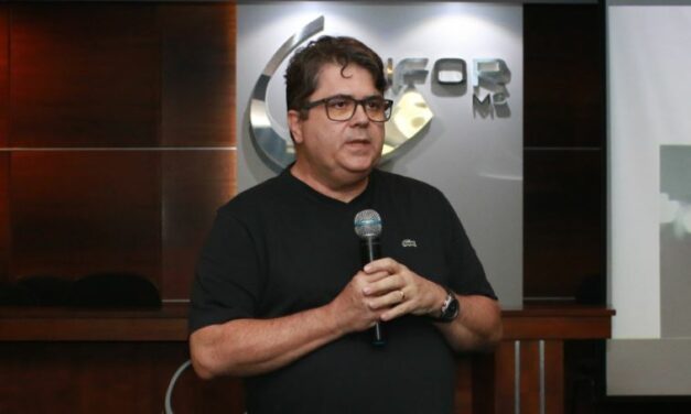 Médico especialista ministra palestra sobre câncer de mama no Unifor-MG