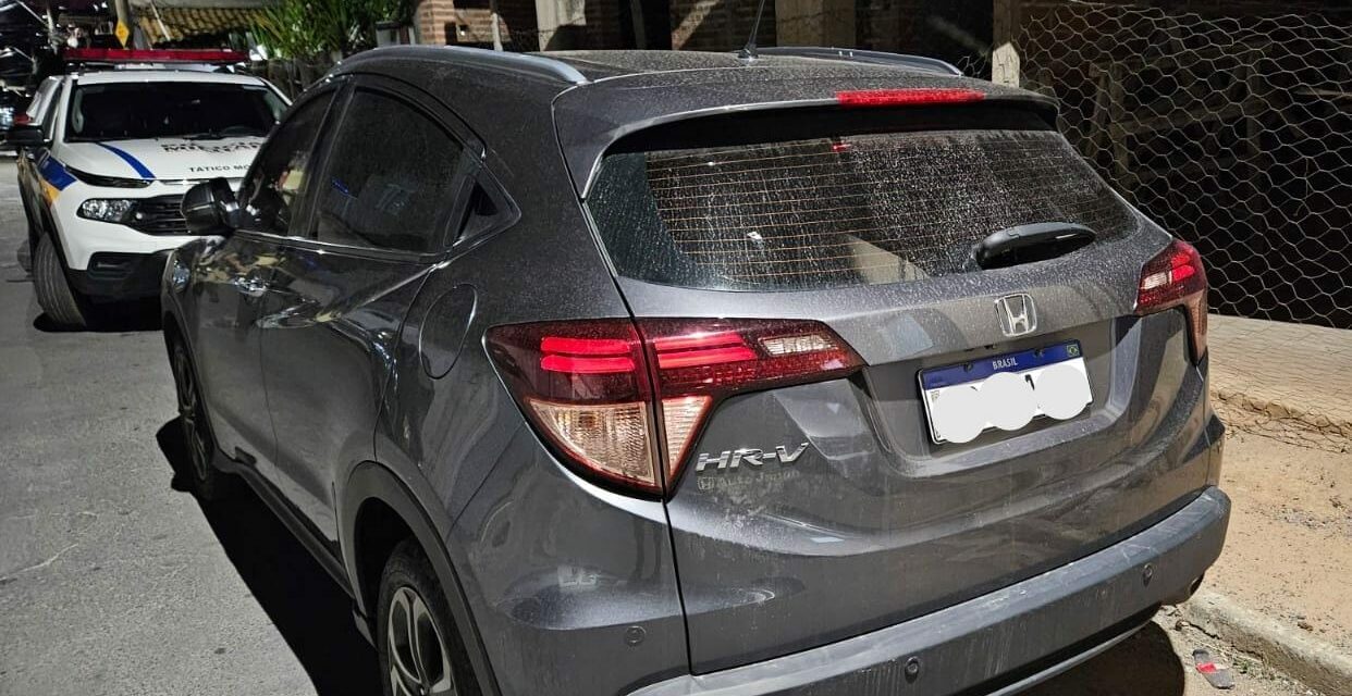 Foragido da Justiça é preso e carro clonado é apreendido no bairro Água Vermelha, em Formiga