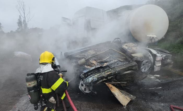 Grave acidente na BR-262 deixa duas vítimas fatais; um dos corpos ficou carbonizado