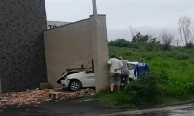 Veículo da Prefeitura de Divinópolis se envolve em acidente