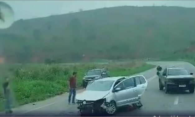 Colisão frontal entre dois veículos na BR-381 deixa duas pessoas feridas