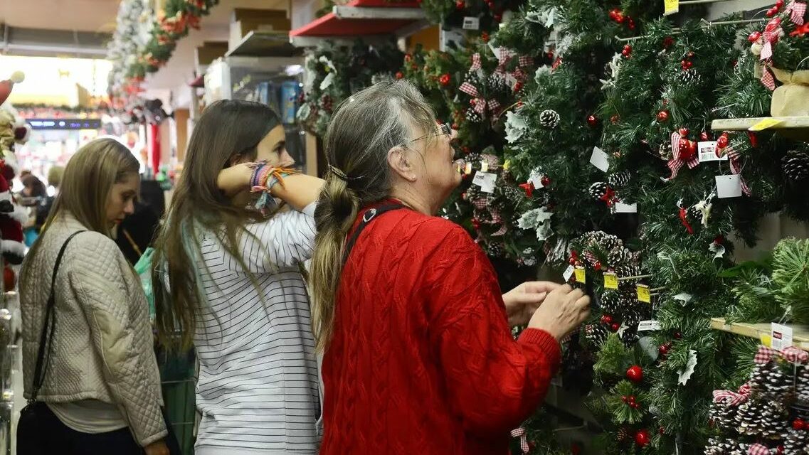 Cemig reforça procedimentos de segurança com a rede elétrica na instalação de enfeites natalinos