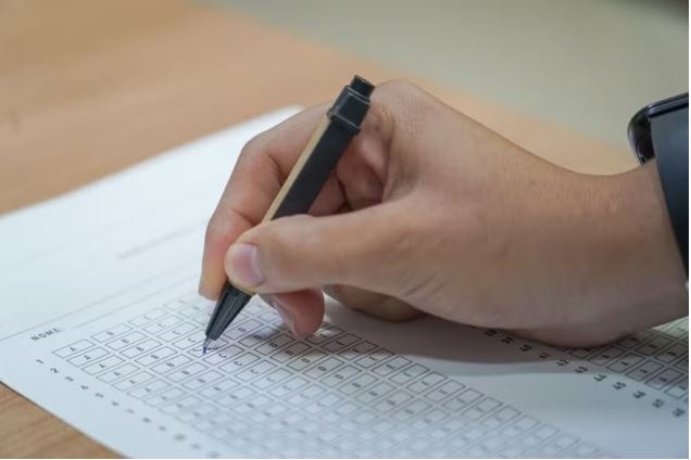 Concursos públicos em Nova Serrana oferecem 100 vagas; confira cargos e prazos para inscrições