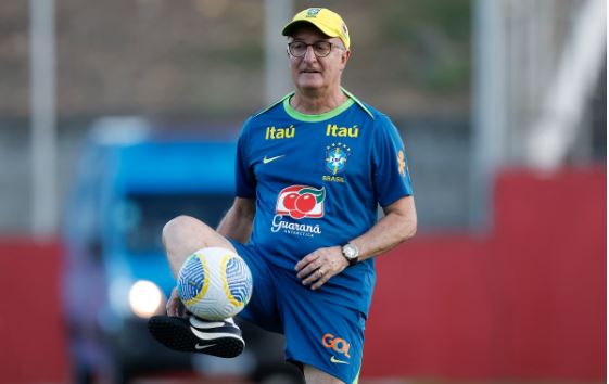 Brasil x Uruguai: Dorival Jr. rebate críticas e aposta em evolução da seleção