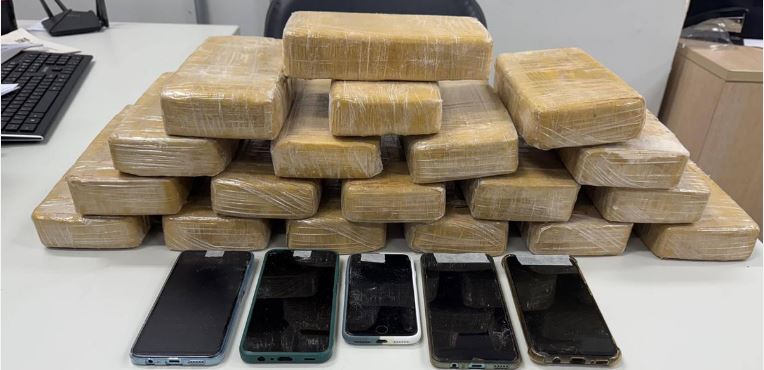 Quatro bolivianos e um brasileiro são presos com mais de 20 quilos de crack