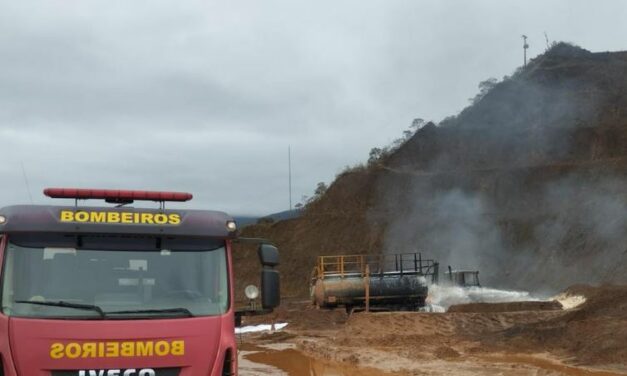 Caminhão-tanque com 17 mil litros de diesel pega fogo em mina da Vale no interior de Minas