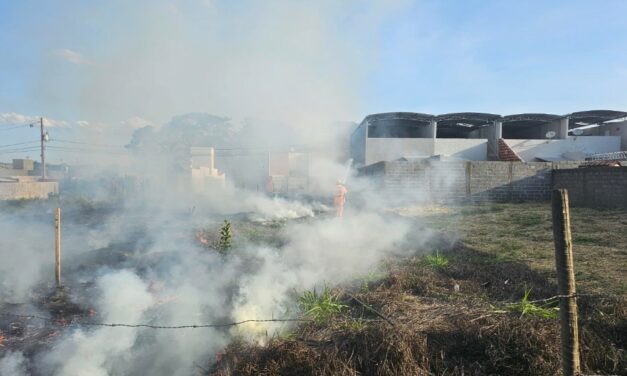 Incêndio é registrado em lote vago no Residencial dos Lagos, em Formiga