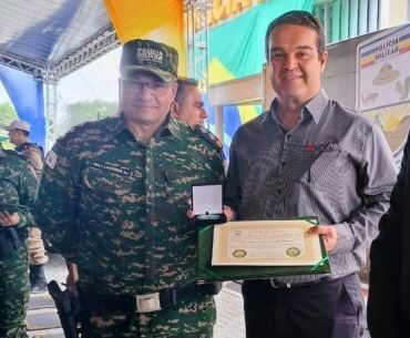 Professor do Unifor-MG recebe homenagem da Polícia Militar de Meio Ambiente de Minas Gerais