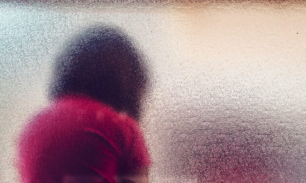 Homem é linchado por vizinhos ao confessar estupro de adolescente de 14 anos