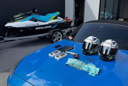 Polícia apreende itens de luxo em operação contra rifas e sorteios falsos em redes sociais em MG