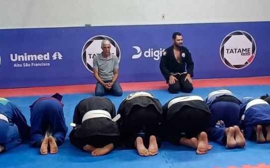 Prefeito eleito Coronel Laércio visita unidade 12 do Instituto Tatame do Bem