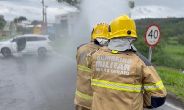 Bombeiros realizam simulado de acidente automobilístico na MG-050, em Formiga