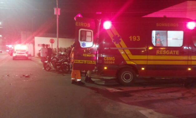 Jovem fica ferido em colisão entre moto e carro no Centro de Formiga