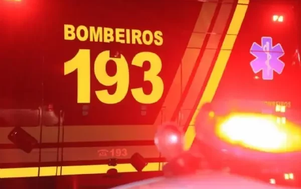 Idosa é socorrida pelos bombeiros após sofrer queda no Centro de Formiga