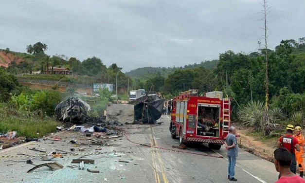 Chegam ao IML os corpos das vítimas de acidente que matou 39 na BR-116