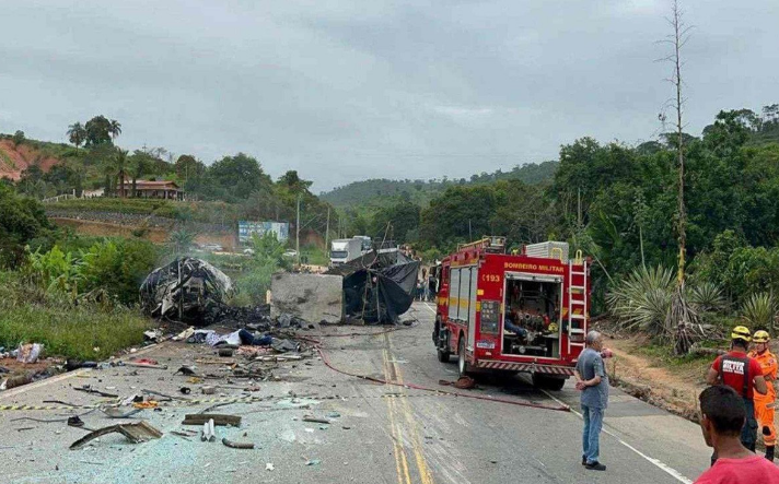 Chegam ao IML os corpos das vítimas de acidente que matou 39 na BR-116