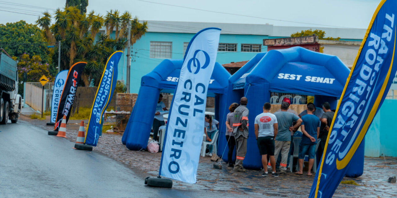 Blitz educativa reforça a importância do Novembro Azul em Córrego Fundo