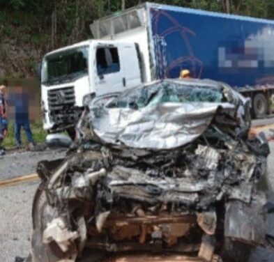 Grave acidente na MG-050 deixa três vítimas fatais na tarde desta segunda-feira