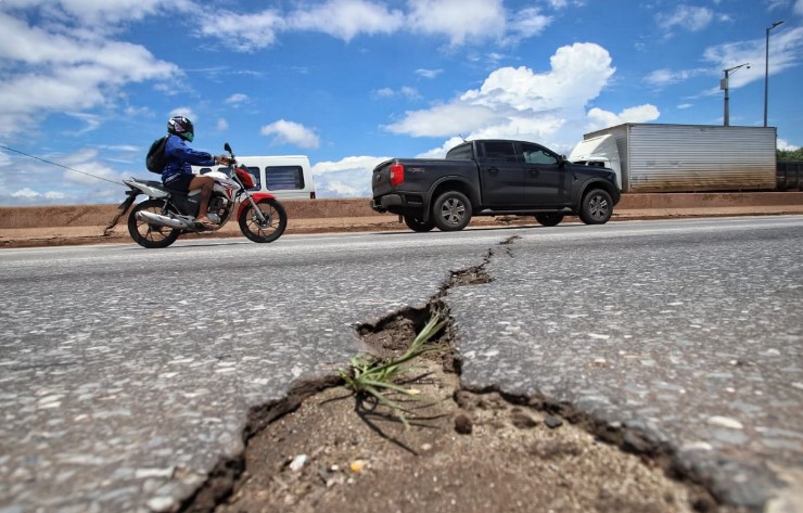 Vistoria detecta sinais de infiltração em rachadura de viaduto do Anel Rodoviário de BH