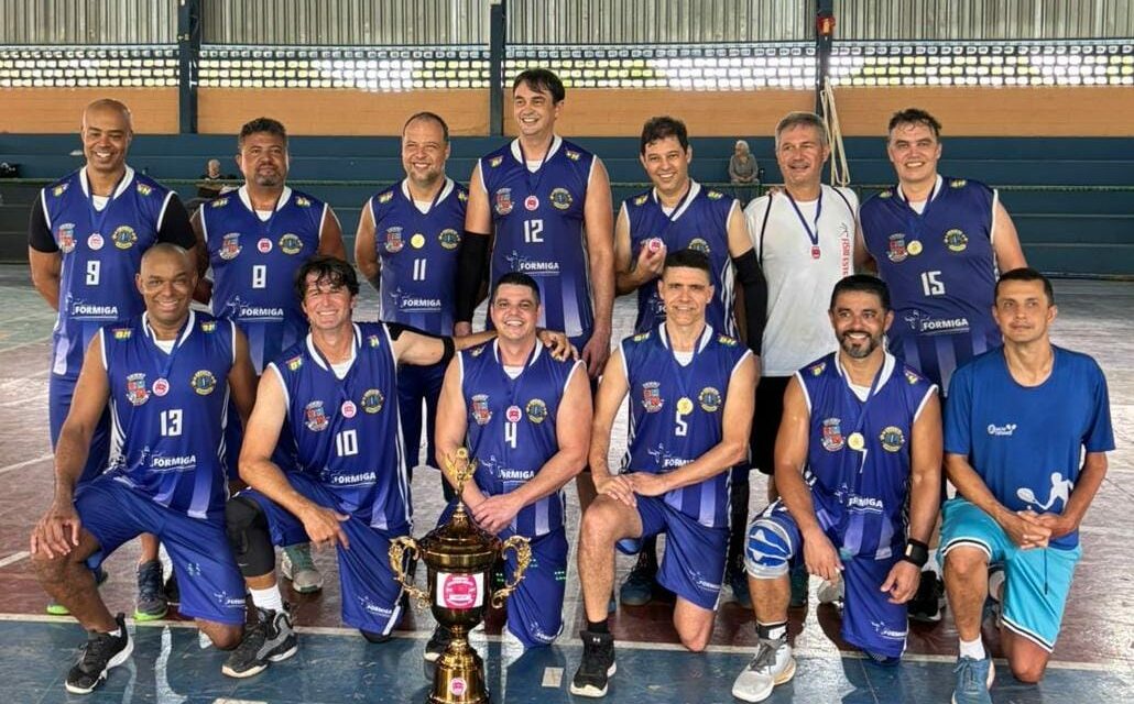 Formiga é campeã invicta do Torneio Regional Master de basquete