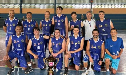Formiga é campeã invicta do Torneio Regional Master de basquete