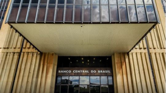 Projeção de crescimento da economia sobe de 3,2% para 3,5% em 2024