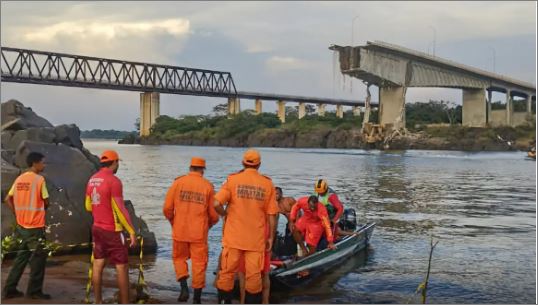 Chega a oito o número de mortes confirmadas após queda de ponte