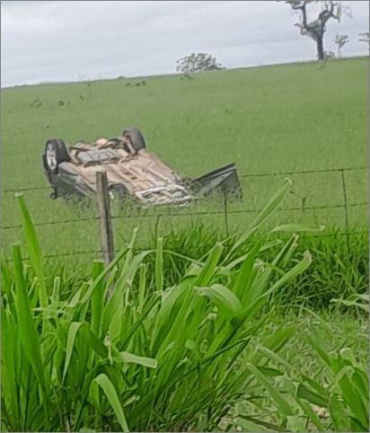 Motorista capota carro na MG-050 em Divinópolis
