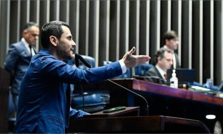 Benefício de Prestação Continuada: Cleitinho critica exclusão de pessoas com autismo