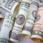Dólar abre semana em alta com expectativa do ‘farifaço’ e após acordo entre EUA e União Europeia