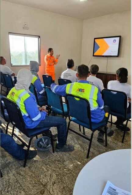 Bombeiros promovem palestra de primeiros socorros na empresa Dolocal em Arcos