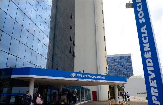 Entenda por que bancos estão acionando o STF contra juros do consignado do INSS
