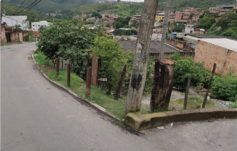 Mulher é achada morta com sinais de violência perto de escola