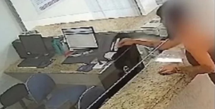 Mulher é presa após atear fogo na recepção de hospital em Piumhi