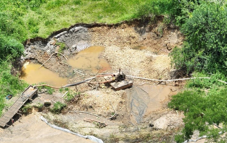 Garimpo ilegal em Mariana: atividade pode adoecer população e impor destruição quase irreversível