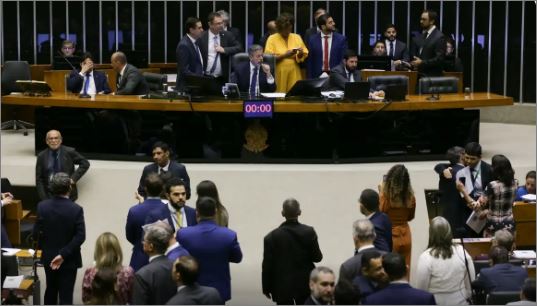 Lira convoca reunião de líderes dias após decisão suspender emendas