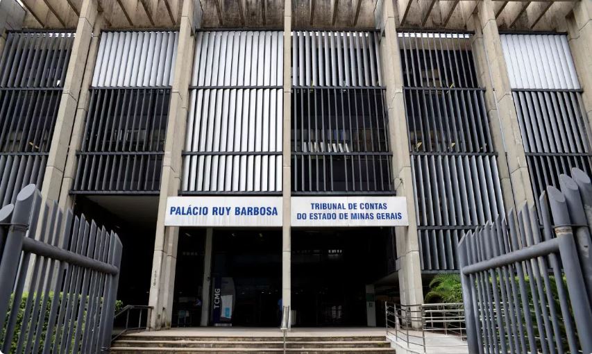 Servidor com cargo em seis prefeituras, incluindo Arcos, Córrego Fundo e Pains, é investigado pelo MPC