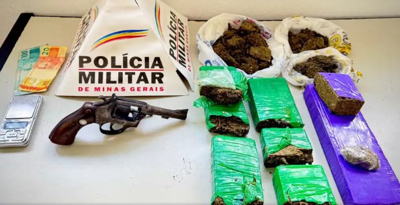 Operação prende dois e apreende armas e quatro tabletes de maconha