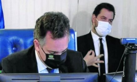 Ex-assessor de Bolsonaro é condenado por gesto racista