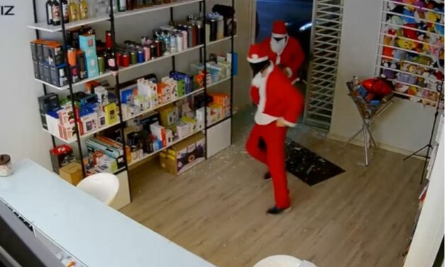 Homens vestidos de Papai Noel invadem loja e furtam diversos produtos em Minas