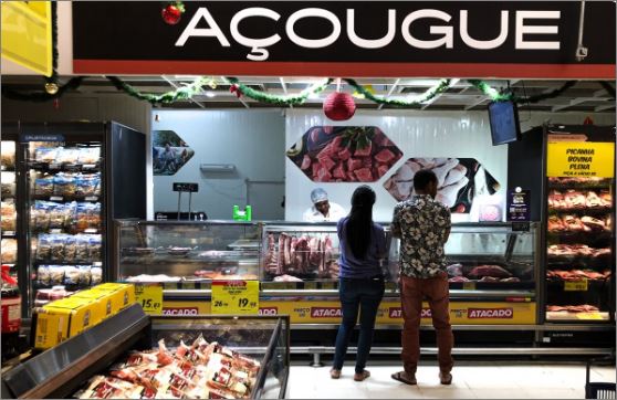 Salário mínimo: inflação pesa e brasileiros comprarão quase 30 kg a menos de carne em 2025