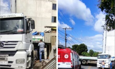 Caminhão tomba e atinge casa em Divinópolis