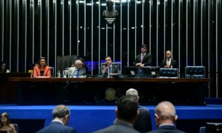 Senado aprova teto para salário mínimo e mudanças no BPC