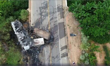 Acidente com ônibus em Teófilo Otoni: motorista de carreta se entrega à polícia