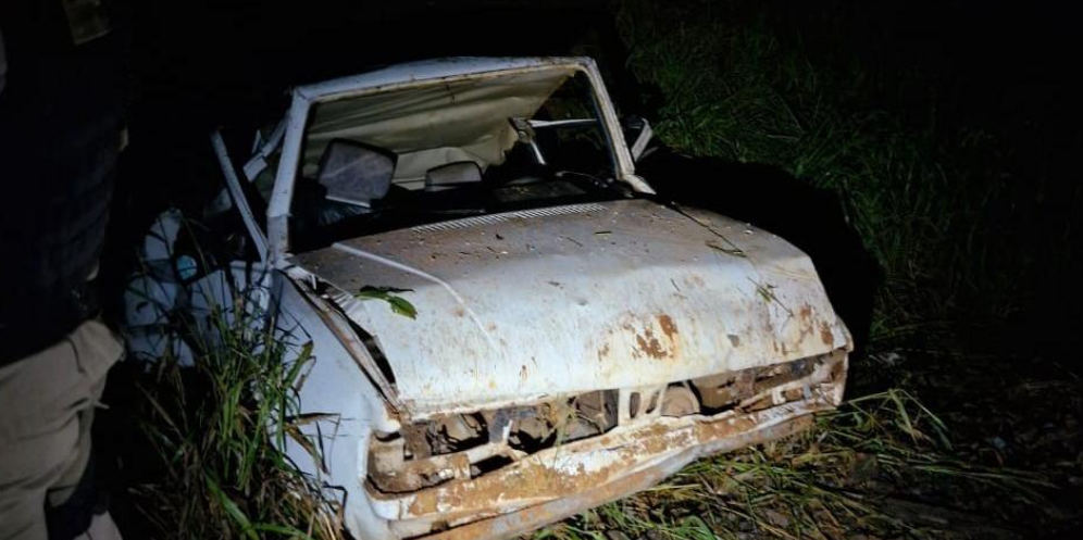 Bebê de 6 meses morre após carro da família capotar e despencar de barranco